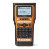 Brother P-Touch PT-E560BTSP - Beschriftungsgerät - s / w - Thermotransfer - Rolle (2,4 cm) - 180 dpi - bis zu 30 mm / Sek. - USB 3.0, Bluetooth 5.0 - Cutter - Spiegelschrift, Voll- & Halbschneidfunktion, Druckvorschau - Schwarz und Orange